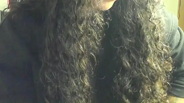 Snapshot of Ama_music chatting on December 15, 2025, 9:26 am Ama music online show from December 15, 2025, 9:26 am