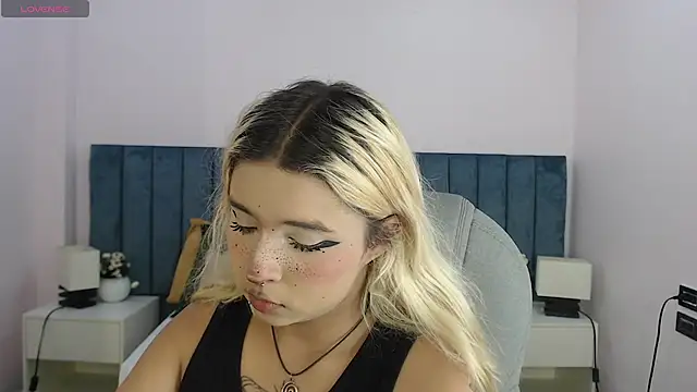 Snapshot of april_bunnyy chatting on April 17, 2026, 7:49 pm april bunnyy online show from April 17, 2026, 7:49 pm