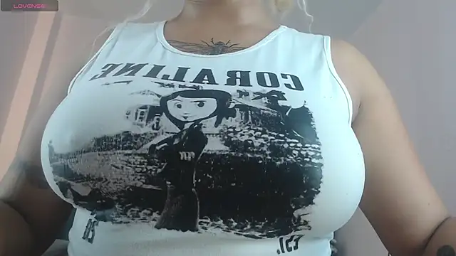 Snapshot of april_bunnyy chatting on November 12, 2025, 1:37 pm april bunnyy online show from November 12, 2025, 1:37 pm