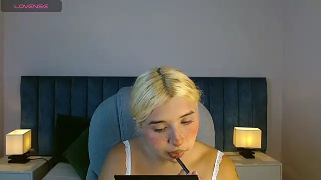 Snapshot of april_bunnyy chatting on March 1, 2025, 4:22 pm april bunnyy online show from March 1, 2025, 4:22 pm