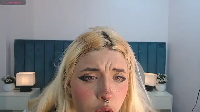 Snapshot of april_bunnyy chatting on November 15, 2025, 7:40 pm april bunnyy online show from November 15, 2025, 7:40 pm