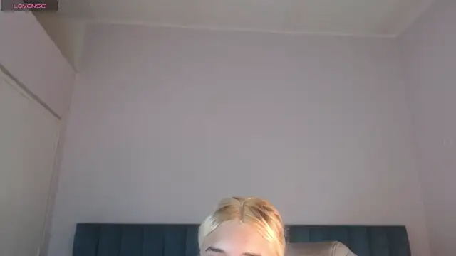 Snapshot of april_bunnyy chatting on October 25, 2025, 9:15 pm april bunnyy online show from October 25, 2025, 9:15 pm