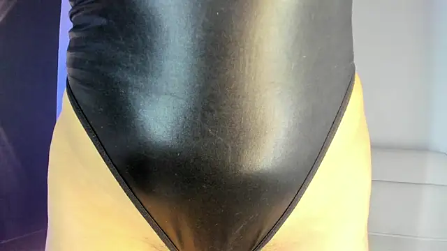 Snapshot of Larabrooks chatting on March 16, 2026, 7:05 pm Larabrooks online show from March 16, 2026, 7:05 pm