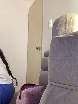 Larabrooks online show from November 4, 2025, 7:06 pm