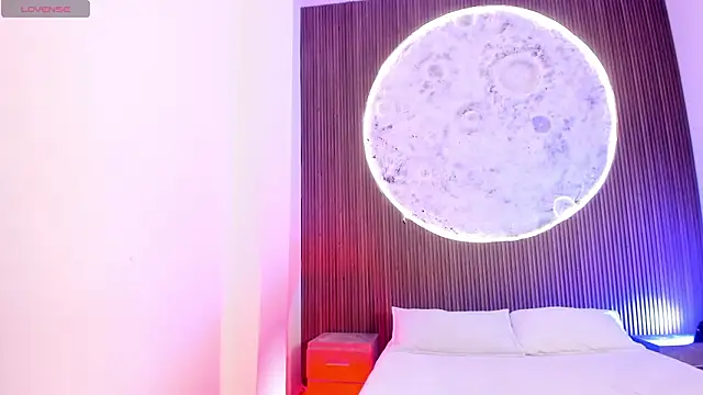 Snapshot of Melany_Luv chatting on February 27, 2026, 10:42 pm Melany Luv online show from February 27, 2026, 10:42 pm