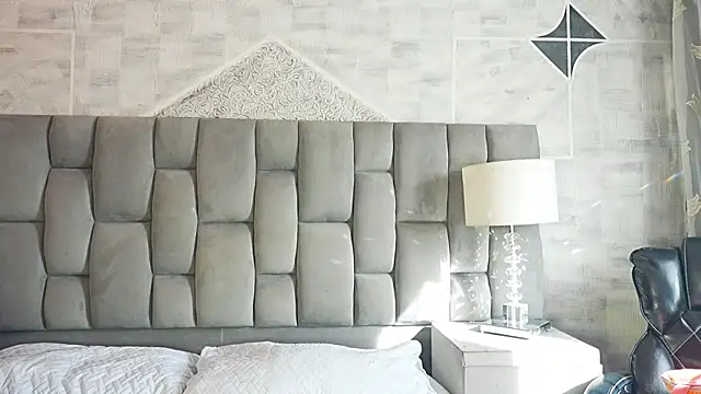 Melany Luv online show from April 14, 2026, 9:09 pm