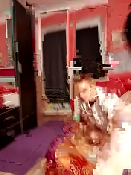 Moon Lollie  online show from September 13, 2025, 10:10 pm