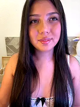 Snapshot of Maii_chan chatting on October 25, 2025, 4:00 am Maii chan online show from October 25, 2025, 4:00 am