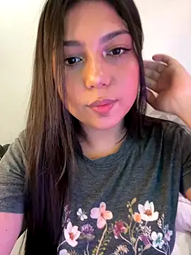 Snapshot of Maii_chan chatting on November 15, 2025, 5:55 am Maii chan online show from November 15, 2025, 5:55 am