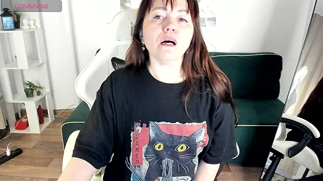 VanessaSmuth online show from May 17, 2026, 2:22 am