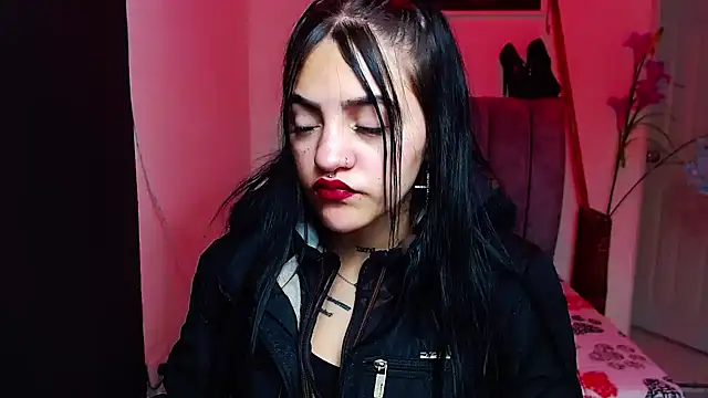 Violettasquirt online show from September 30, 2025, 1:28 pm