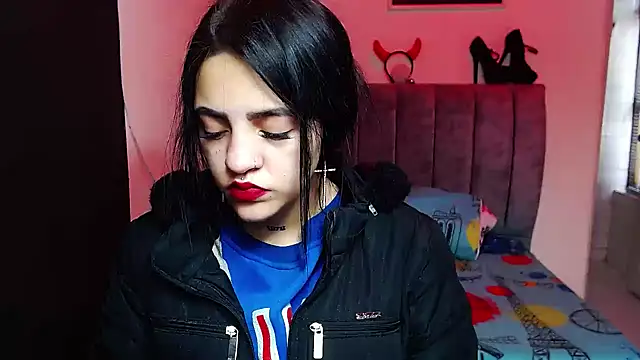 Violettasquirt online show from October 8, 2025, 1:23 pm