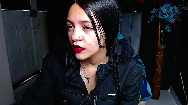 Violettasquirt online show from March 10, 2026, 1:59 pm