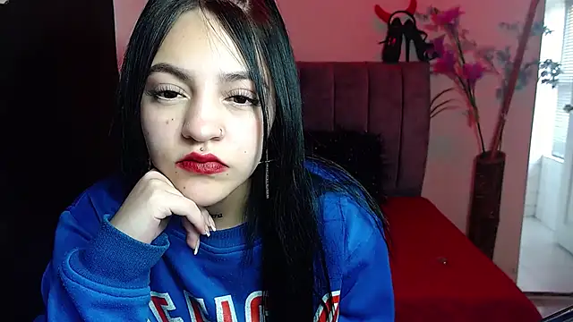 Violettasquirt online show from September 20, 2025, 1:16 pm