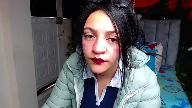 Snapshot of Violettasquirt chatting on May 21, 2026, 1:41 pm Violettasquirt online show from May 21, 2026, 1:41 pm