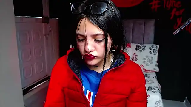 Violettasquirt online show from April 9, 2026, 1:39 pm