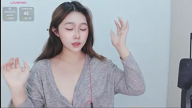 Hazel-11 online show from February 27, 2025, 1:38 pm