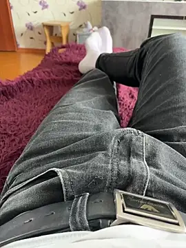 Snapshot of red_red00 chatting on February 24, 2026, 9:43 am red red00 online show from February 24, 2026, 9:43 am