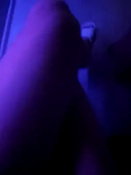 red red00 online show from March 17, 2025, 7:37 pm