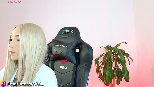 Mariafer05 online show from February 7, 2026, 1:41 pm