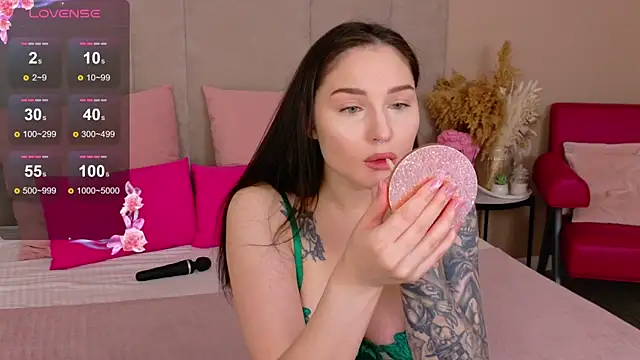 Snapshot of RoxiLester chatting on September 14, 2025, 5:08 am RoxiLester online show from September 14, 2025, 5:08 am