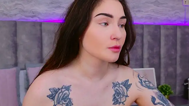 Snapshot of RoxiLester chatting on March 20, 2025, 5:02 am RoxiLester online show from March 20, 2025, 5:02 am