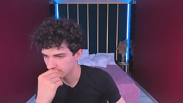 Snapshot of LarryProject chatting on November 9, 2025, 9:08 pm LarryProject online show from November 9, 2025, 9:08 pm