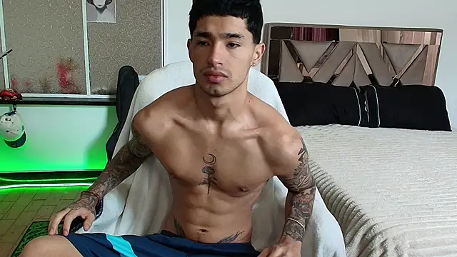 Snapshot of Damon__333 chatting on October 28, 2025, 5:45 pm Damon 333 online show from October 28, 2025, 5:45 pm