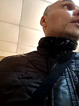 Pineapple04 online show from December 1, 2025, 8:48 am