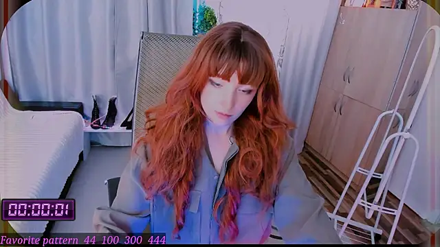 Snapshot of Toxic_Ellies chatting on March 31, 2026, 1:02 pm Toxic Ellies online show from March 31, 2026, 1:02 pm