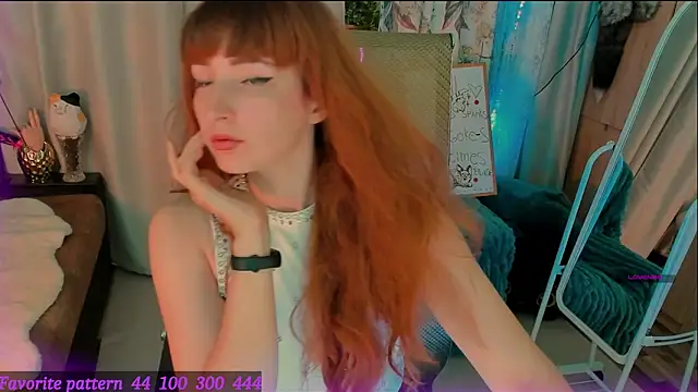 Snapshot of Toxic_Ellies chatting on May 9, 2026, 2:53 pm Toxic Ellies online show from May 9, 2026, 2:53 pm