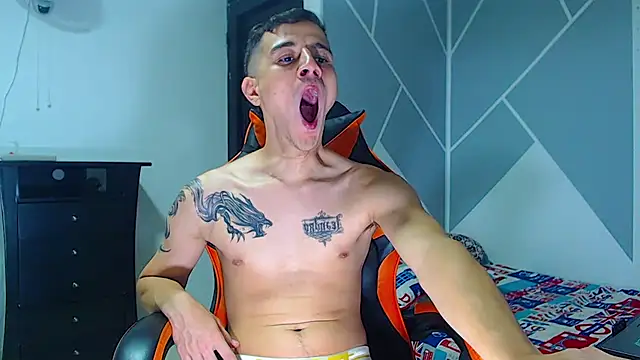 ADAM HOT online show from May 25, 2026, 12:10 am