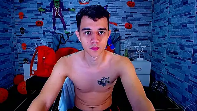 Snapshot of ADAM_HOT chatting on October 22, 2025, 9:35 pm ADAM HOT online show from October 22, 2025, 9:35 pm