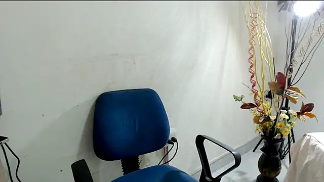 Snapshot of Maximesex chatting on March 12, 2025, 4:46 pm Maximesex online show from March 12, 2025, 4:46 pm