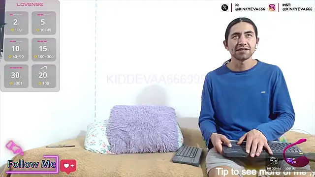 KiddyEvaa666999 online show from May 20, 2026, 8:39 pm