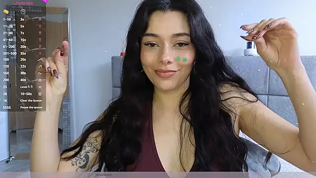 Snapshot of Soffimoon_ chatting on May 28, 2026, 8:04 pm Soffimoon online show from May 28, 2026, 8:04 pm