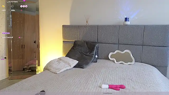 Soffimoon  online show from March 16, 2026, 9:17 pm