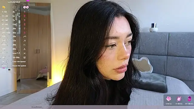 Snapshot of Soffimoon_ chatting on February 17, 2026, 9:45 pm Soffimoon online show from February 17, 2026, 9:45 pm