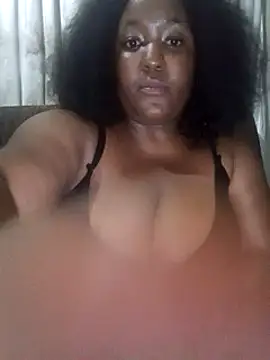 Snapshot of Missmoox24 chatting on January 3, 2025, 10:29 pm Missmoox24 online show from January 3, 2025, 10:29 pm