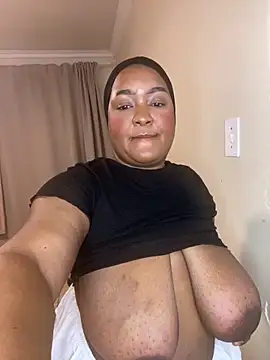 Snapshot of Missmoox24 chatting on October 1, 2025, 11:08 pm Missmoox24 online show from October 1, 2025, 11:08 pm