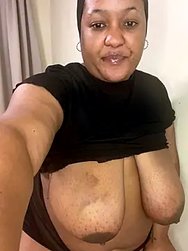 Snapshot of Missmoox24 chatting on September 30, 2025, 11:33 pm Missmoox24 online show from September 30, 2025, 11:33 pm