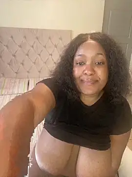 Snapshot of Missmoox24 chatting on October 16, 2025, 12:46 pm Missmoox24 online show from October 16, 2025, 12:46 pm