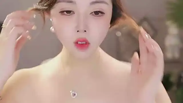 Qiaoqiao  online show from January 11, 2026, 4:03 pm