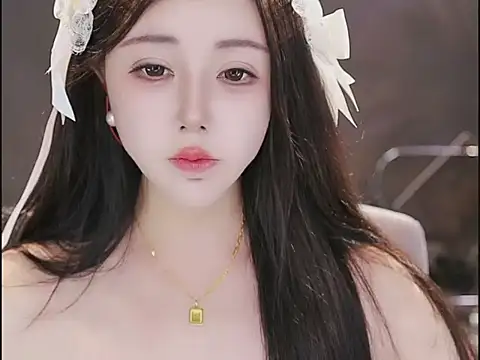 Qiaoqiao  online show from November 12, 2025, 2:21 pm