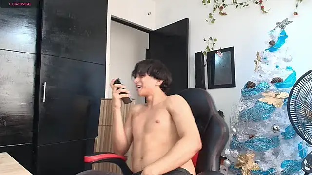 Snapshot of Haruto2001 chatting on December 9, 2024, 8:44 pm Haruto2001 online show from December 9, 2024, 8:44 pm