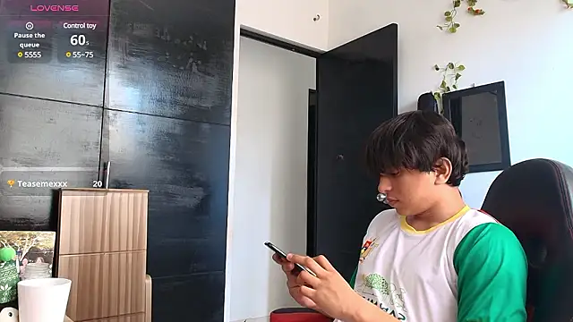 Snapshot of Haruto2001 chatting on December 2, 2024, 7:33 pm Haruto2001 online show from December 2, 2024, 7:33 pm