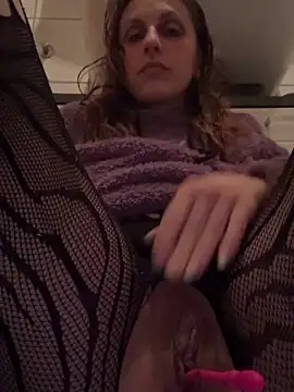 Snapshot of joie_20 chatting on February 21, 2026, 10:45 pm joie 20 online show from February 21, 2026, 10:45 pm