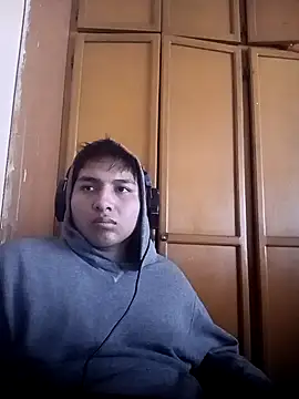 Snapshot of LoganFinds chatting on November 27, 2025, 3:01 pm LoganFinds online show from November 27, 2025, 3:01 pm