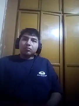 Snapshot of LoganFinds chatting on December 21, 2025, 4:03 am LoganFinds online show from December 21, 2025, 4:03 am
