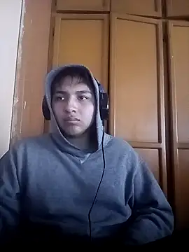 Snapshot of LoganFinds chatting on November 26, 2025, 2:06 pm LoganFinds online show from November 26, 2025, 2:06 pm
